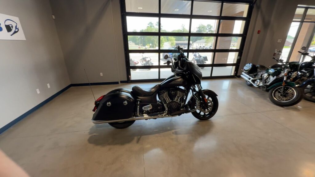 2018 INDIAN CHIEFTAIN DARK HORSE STANDARD