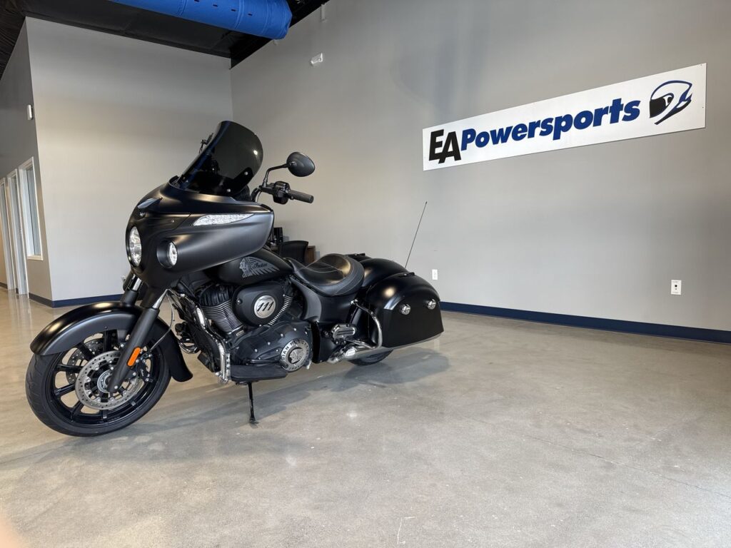 2018 INDIAN CHIEFTAIN DARK HORSE STANDARD
