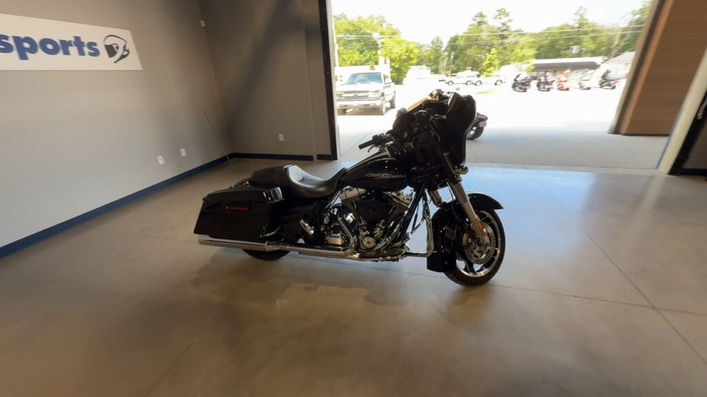 2011 HARLEY-DAVIDSON FLHX HEAVY WEIGHT