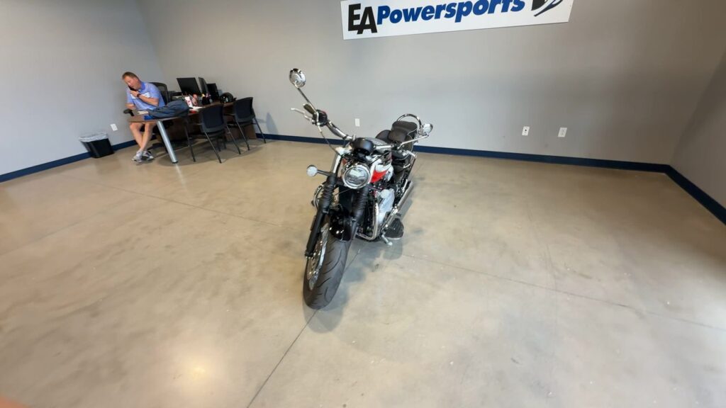 2023 TRIUMPH BONNEVILLE HEAVY WEIGHT