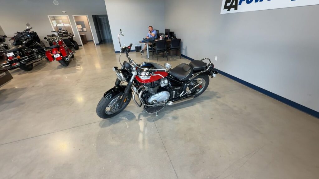 2023 TRIUMPH BONNEVILLE HEAVY WEIGHT