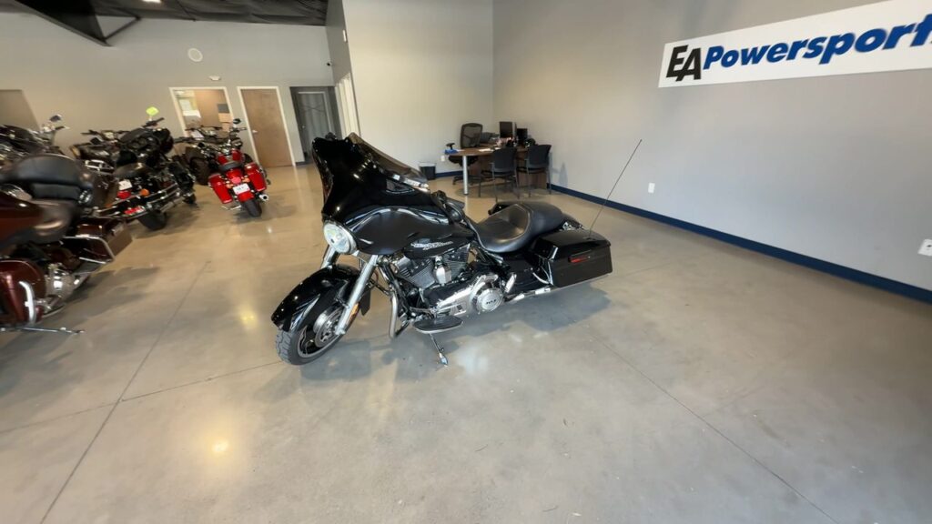 2011 HARLEY-DAVIDSON FLHX HEAVY WEIGHT