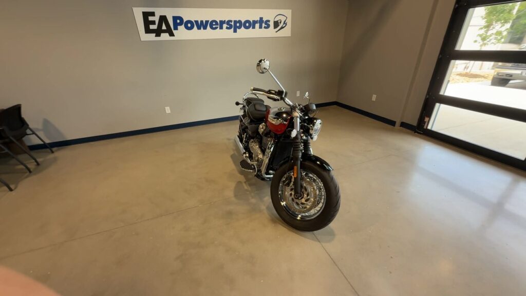 2023 TRIUMPH BONNEVILLE HEAVY WEIGHT