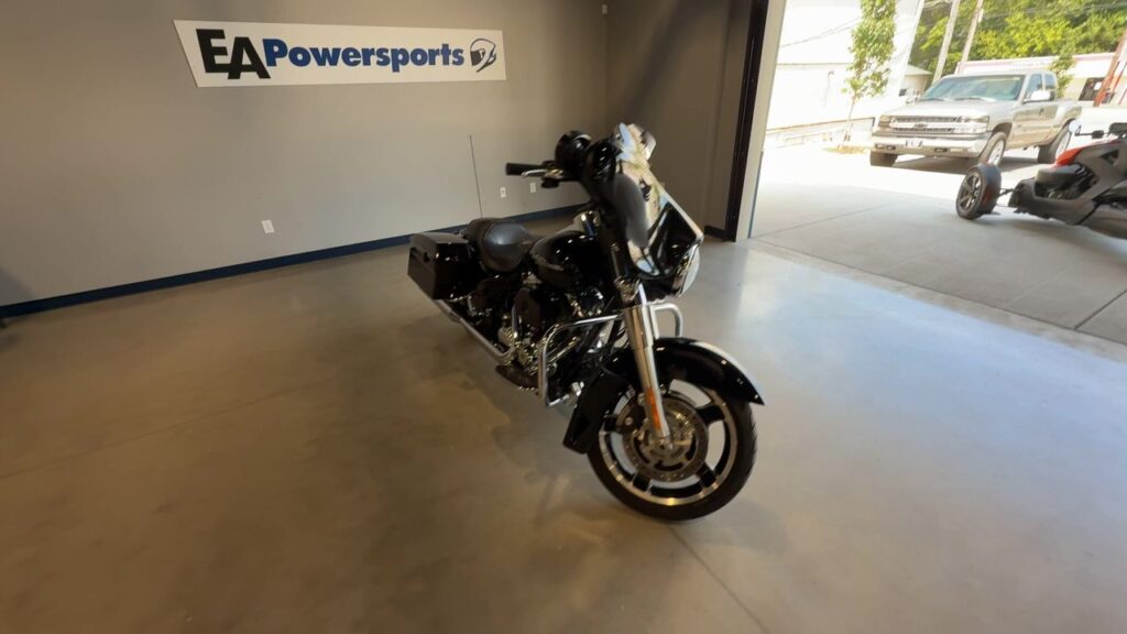 2011 HARLEY-DAVIDSON FLHX HEAVY WEIGHT
