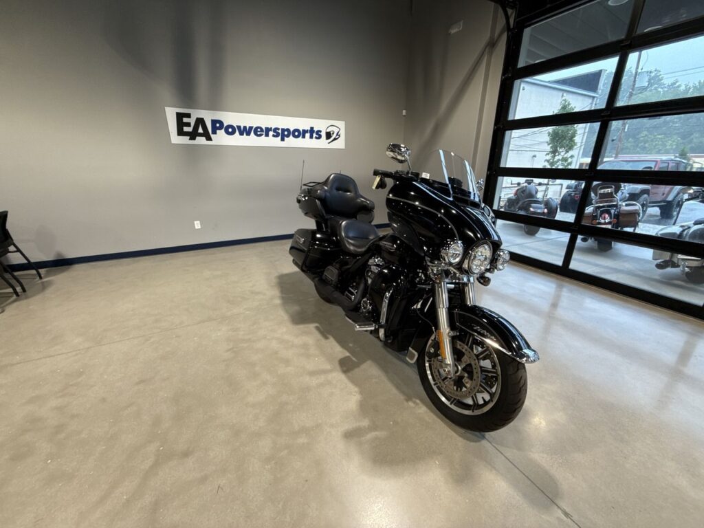2017 HARLEY-DAVIDSON FLHTCUI HEAVY WEIGHT