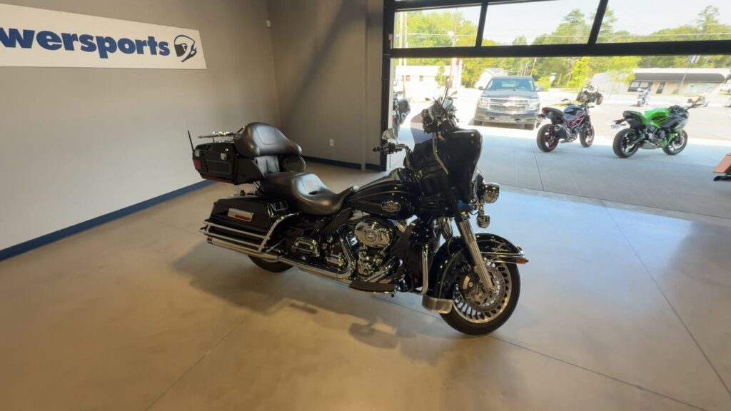 2011 HARLEY-DAVIDSON FLHTCUI HEAVY WEIGHT