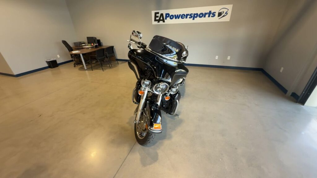 2011 HARLEY-DAVIDSON FLHTCUI HEAVY WEIGHT