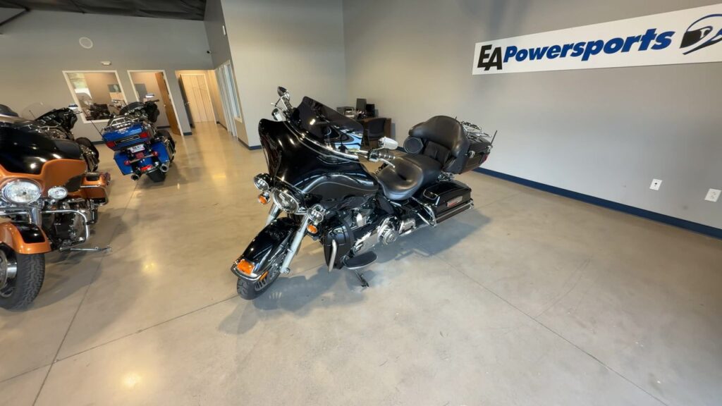 2011 HARLEY-DAVIDSON FLHTCUI HEAVY WEIGHT