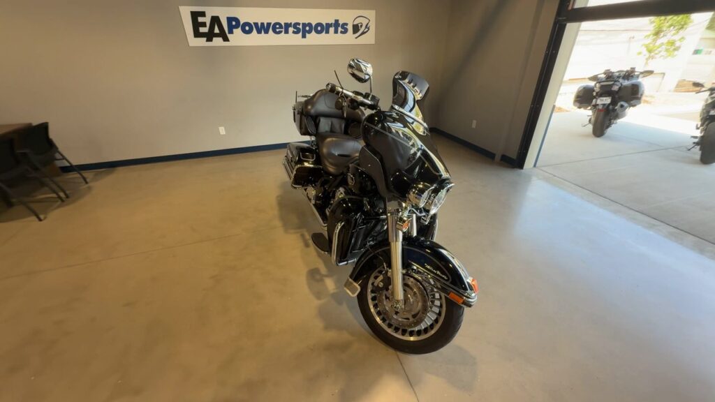 2011 HARLEY-DAVIDSON FLHTCUI HEAVY WEIGHT