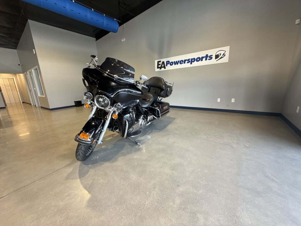 2011 HARLEY-DAVIDSON FLHTCUI HEAVY WEIGHT