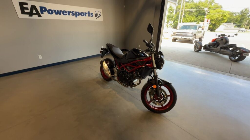 2018 SUZUKI SVF 650 GLADIUS STANDARD