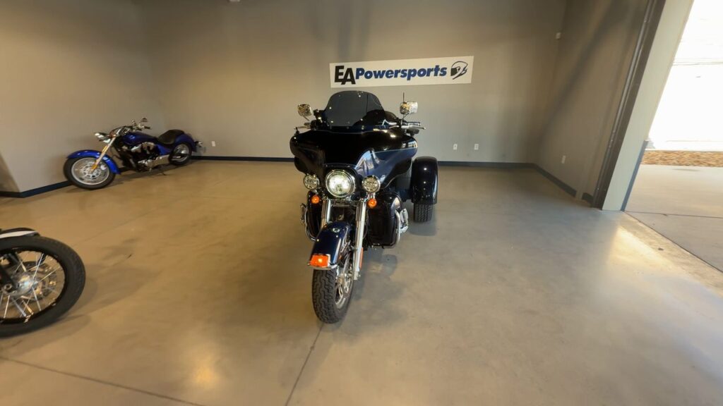 2012 HARLEY-DAVIDSON FLHTCUTG HEAVY WEIGHT