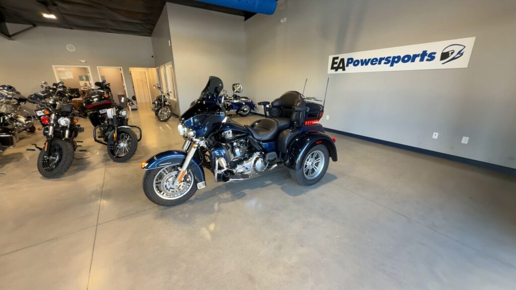 2012 HARLEY-DAVIDSON FLHTCUTG HEAVY WEIGHT