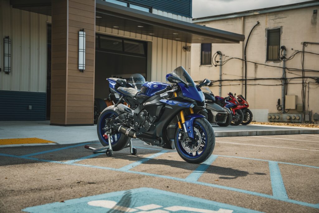 2019 YAMAHA YZF-R1