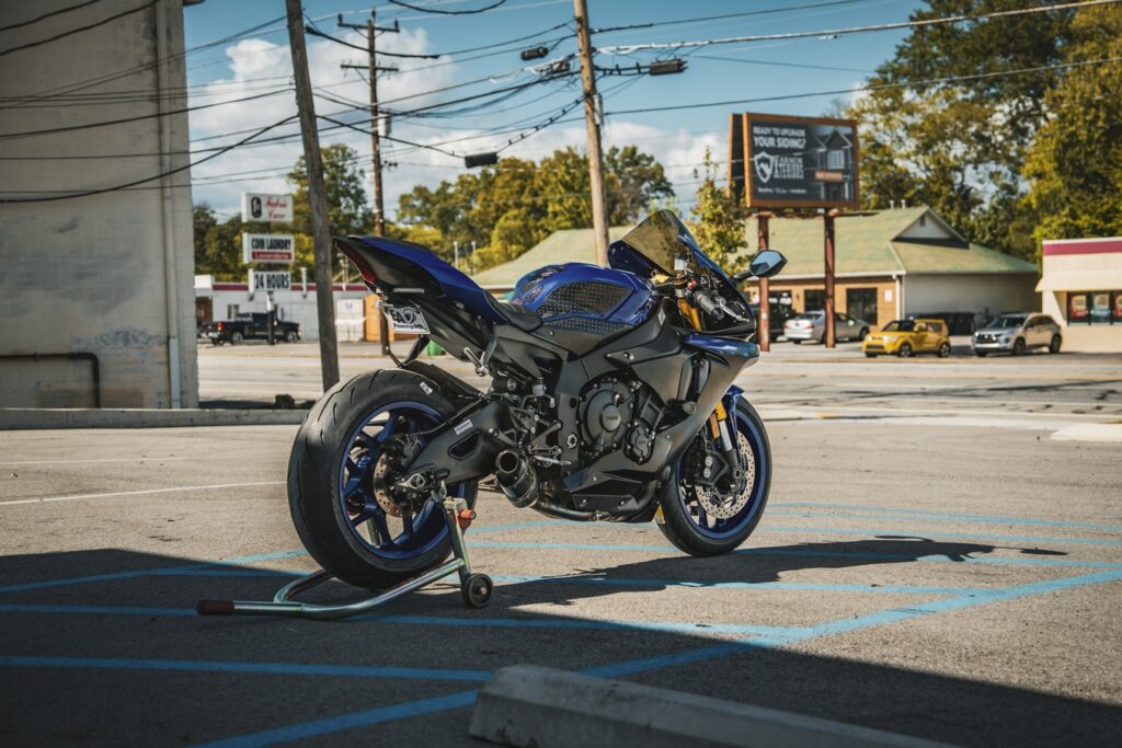 2019 YAMAHA YZF-R1