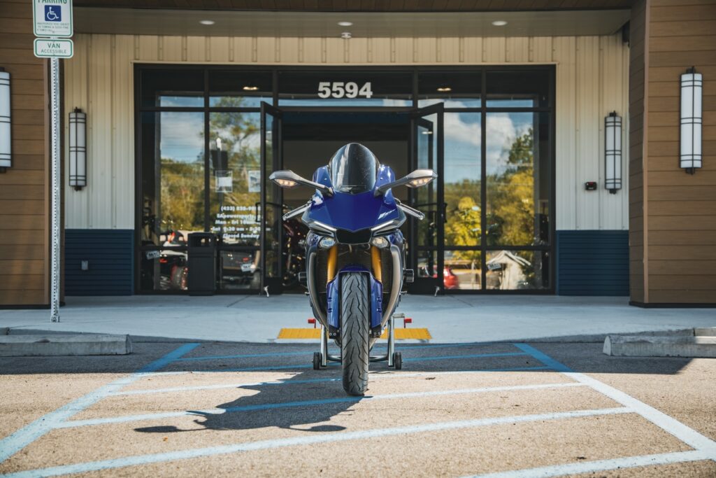2019 YAMAHA YZF-R1