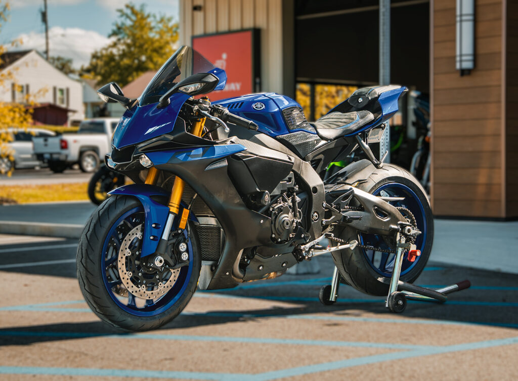 2019 YAMAHA YZF-R1